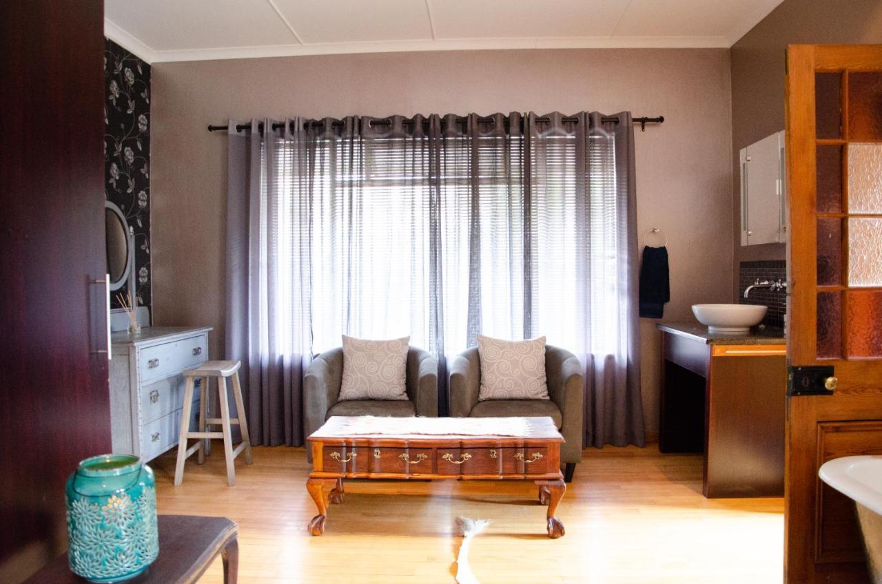 Desert Dew Guest House Hutchinson Экстерьер фото