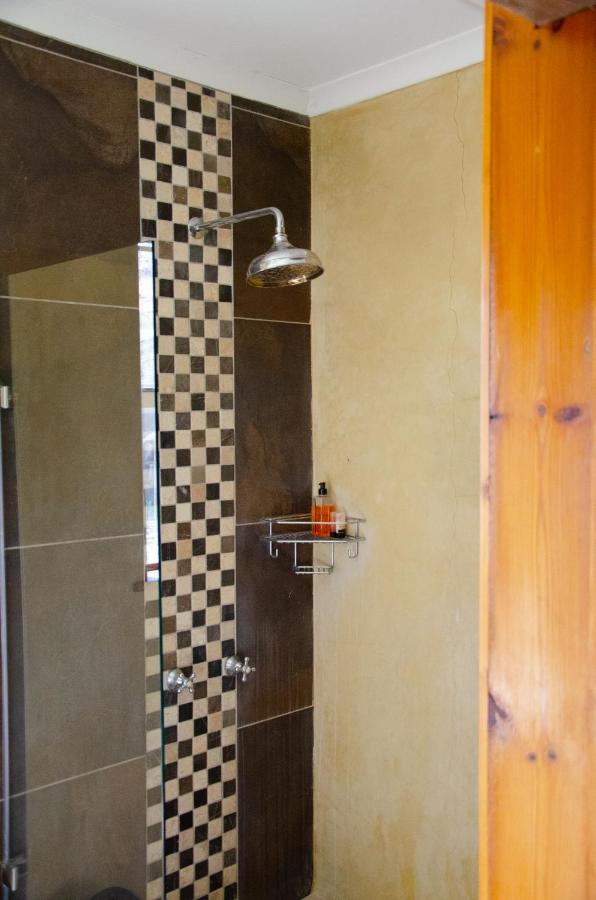 Desert Dew Guest House Hutchinson Экстерьер фото