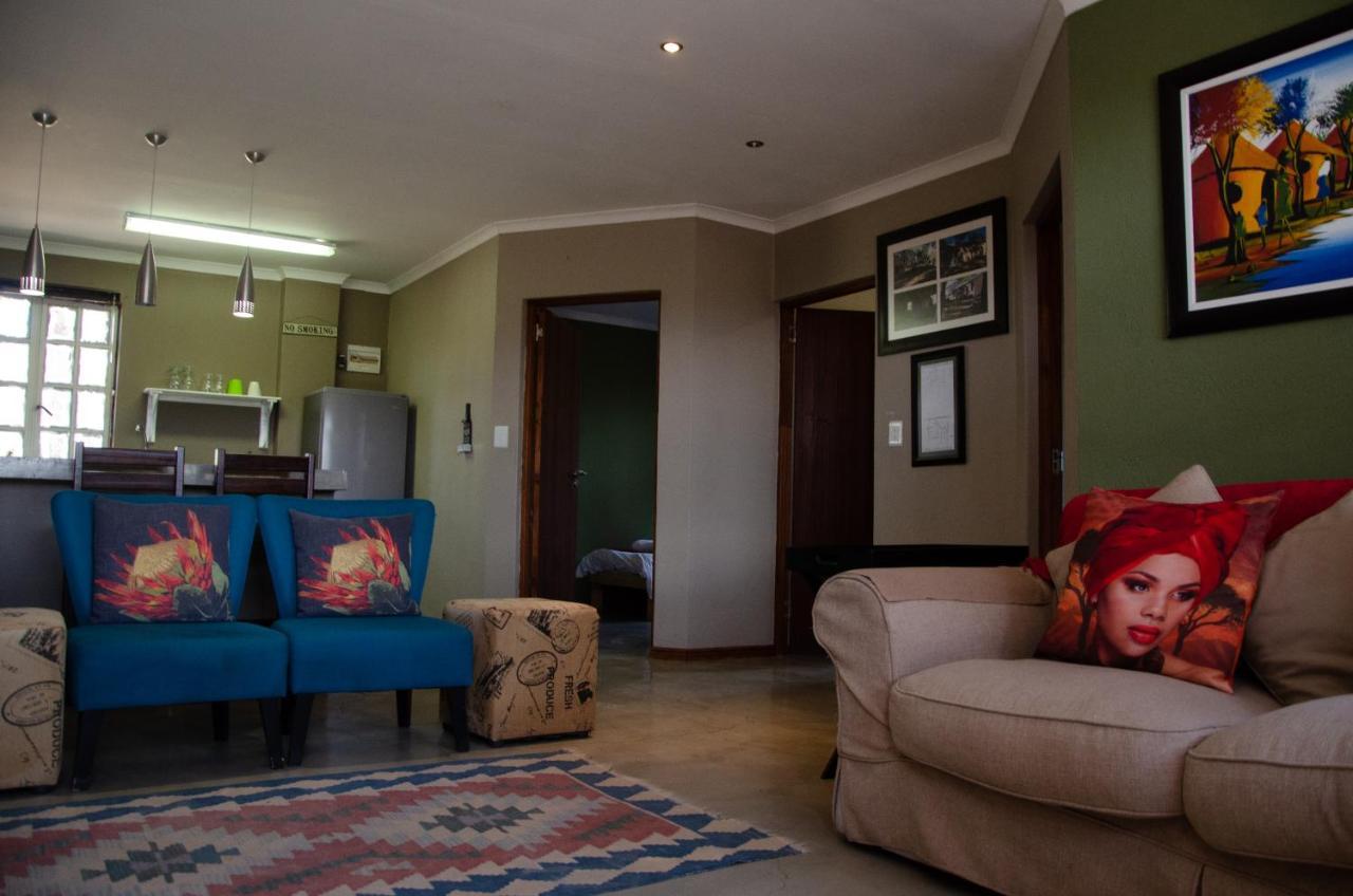 Desert Dew Guest House Hutchinson Экстерьер фото