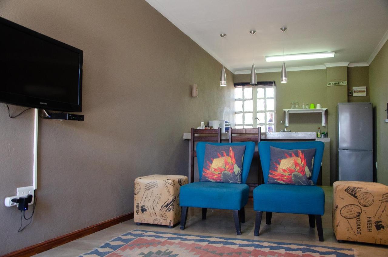 Desert Dew Guest House Hutchinson Экстерьер фото