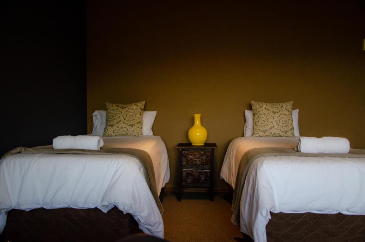 Desert Dew Guest House Hutchinson Экстерьер фото