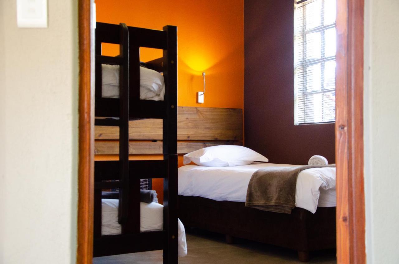 Desert Dew Guest House Hutchinson Экстерьер фото