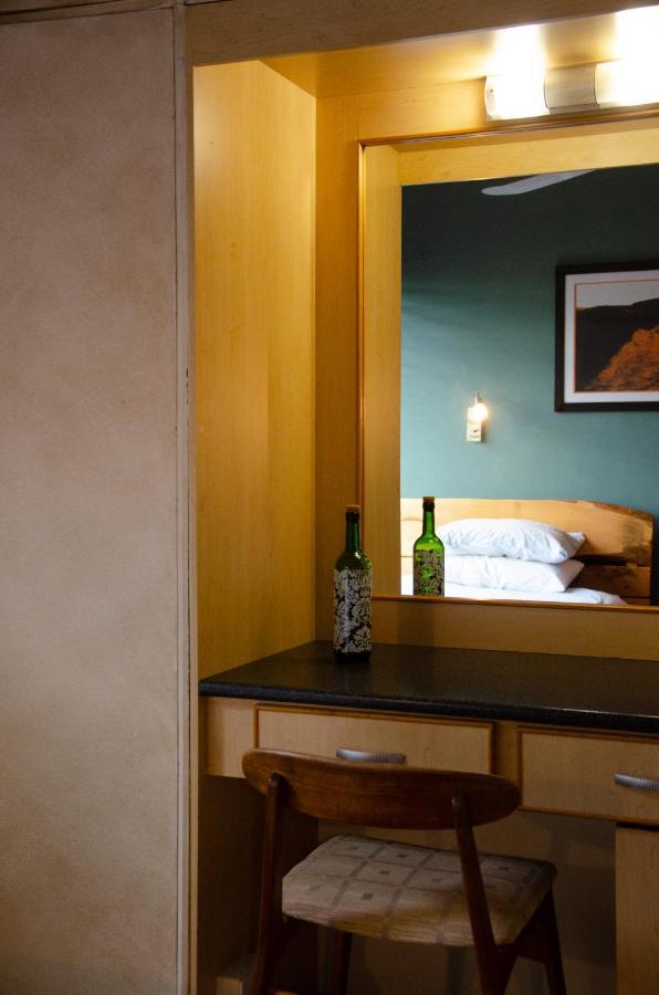 Desert Dew Guest House Hutchinson Экстерьер фото