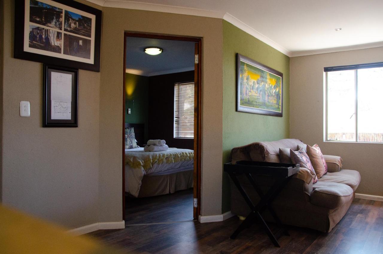 Desert Dew Guest House Hutchinson Экстерьер фото
